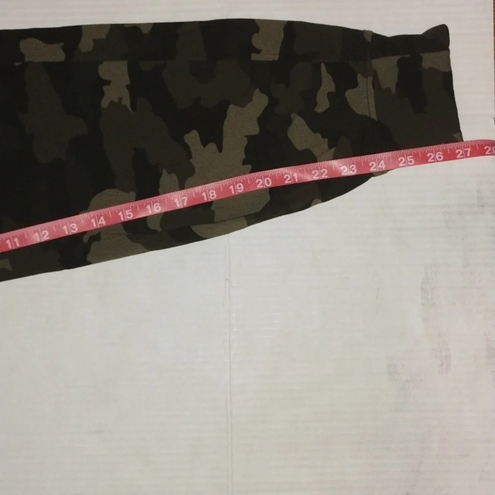 lululemon athletica Ready to Rulu High Rise Jogger. Womens size 8. Green Camo. - Picture 9 of 13